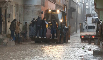 Şanlıurfa'da şiddetli sağanak korkuttu: Sel bölgesinde çalışanlar tahliye edildi - gundem
