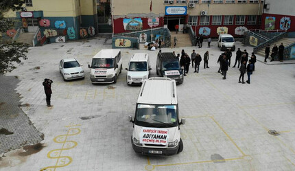 Kendi dertlerini unutup selzedelerin yardıma koştular: Depremzedelerden duygulandıran hareket - dunya