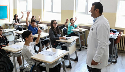 Son dakika...  Cumhurbaşkanı Erdoğan müjdeyi verdi: 45 bin yeni öğretmen ataması - politika