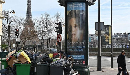 Paris’te kriz masası devrede! Grevler ve protestolar artı, sokaklar çöplerle doldu - dunya