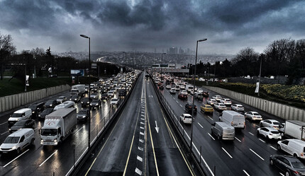 İstanbul’da trafik felç! Yoğunluk yüzde 90’a ulaştı - gundem