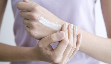 Makyaj yapmak orucu bozar mı? Ele krem, ruj, oje sürmek orucu bozar mı? - ramazan