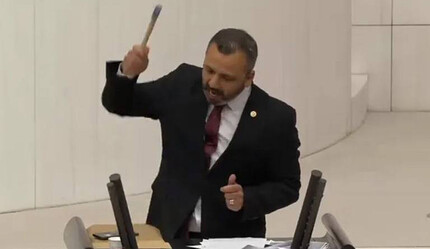 Meclis'te çekiçle cep telefonu kıran CHP'li Burak Erbay'a dava açıldı - politika