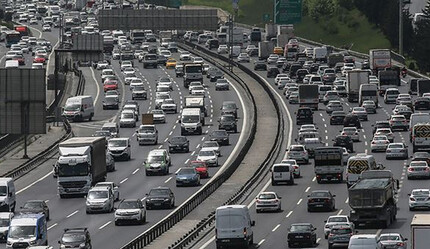 İstanbul haftanın ilk gününe yoğun trafikle başladı: Uzun kuyruklar oluştu - gundem