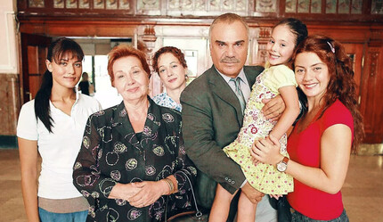 Yaprak Dökümü'nün küçük kızı Ayşe, 13 yıllık değişimi ile şaşkına çevirdi! - medya