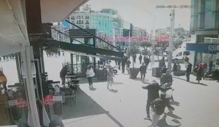 Taksim'de turist kadına kapkaç! Esnaf çay bardağı atıp ve çelme takarak yakaladı - gundem