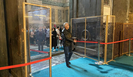 Ayasofya-i Kebir Camii’nin imparator kapısı cam ile korumaya alındı - kultur-sanat