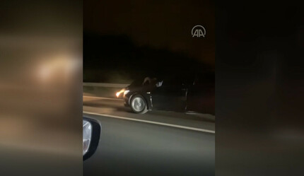 Film sahnelerini aratmayan görüntüler Düzce'den! Babası tarafından oğlu kaçırıldı, anne canını hiçe saydı: Arabanın kaputuna tutunarak 40 km yol gitti - gundem