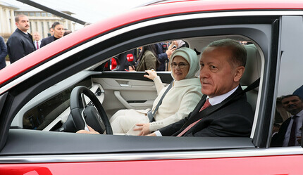 Cumhurbaşkanı Erdoğan'ın, Togg'u sürerken eşi ile olan diyaloğu gülümsetti - gundem