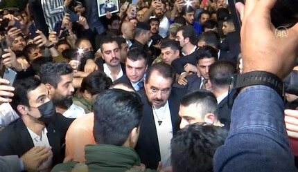 Erbil'de İbrahim Tatlıses izdihamı: Hayranları fotoğraf çektirmek için birbiriyle yarıştı - magazin