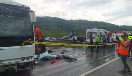 Arefe günü yollar can pazarına döndü! Bir kaza haberi de Sakarya'dan: 2 ölü, 8 yaralı - gundem