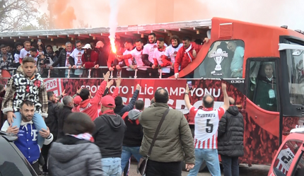 Samsun'da şampiyonluk coşkusu: Futbolcular üstü açık otobüsle şehir turu yaptı - spor