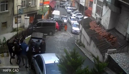 İstanbul’da dehşet anları! Yol verme kavgası yaşadığı sürücünün iş yerini bastı  - gundem