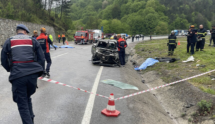 Zonguldak'ta dehşet kaza! İstinat duvarına çarpan otomobildeki 3 kişi öldü, 1 yaralı - t-otomobil