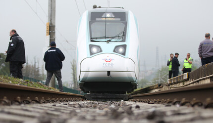 Türkiye'nin ilk Milli Elektrikli Tren Seti TCDD'ye teslim edildi - gundem