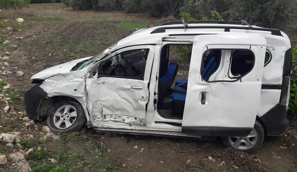 Tarım işçilerini taşıyan servis araçla çarpıştı! Ölü ve  yaralılar var - ekonomi