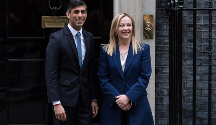 Birbirlerini öve öve bitiremediler! İngiltere ve İtalya mülteci karşıtlığında mutabık kaldı - egitim