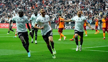 ÖZET Beşiktaş - Galatasaray (3-1 Maç Sonucu) Saiss, Amir, Aboubakar attı, Kartal derbide geriden gelip kazandı - spor