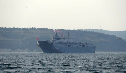 SİHA gemisi TCG Anadolu, Çanakkale Boğazı'ndan geçti - gundem
