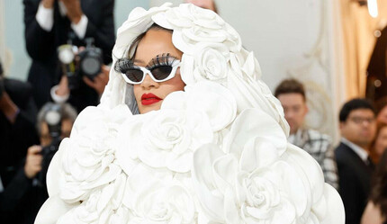 MET Gala 2023’e tarzı damga vurdu, ünlü şarkıcıyı görenler tanıyamadı - magazin