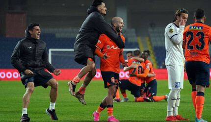 ÖZET Medipol Başakşehir - Ankaragücü (1-0 Maç Sonucu) Figueiredo'dan son saniye üçlüğü - spor