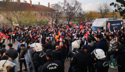 İmamoğlu'nun Erzurum mitingi olaylı geçti: Polis provokatörlere müdahale etti - secim-2023