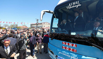 Sakarya'da Kılıçdaroğlu'nun aracına saldırı! - gundem