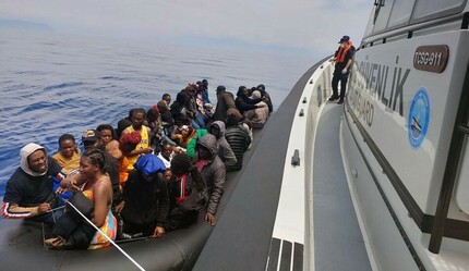 Yunanistan göçmenleri ölüme itti, Türk sahil güvenliği kurtardı! - gundem