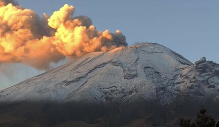 Meksika'daki Popocatepetl Yanardağı patladı, püsküren küller evlere ulaştı - dunya