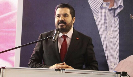 Belediye başkanlığından istifa eden Savcı Sayan Meclis'e giremedi - gundem