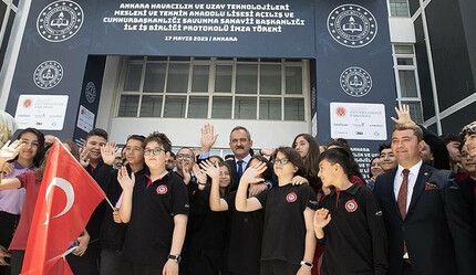 Bakan Özer açıkladı: Türkiye'nin ilk uzay ve havacılık lisesine Özdemir Bayraktar'ın adı verilecek - egitim