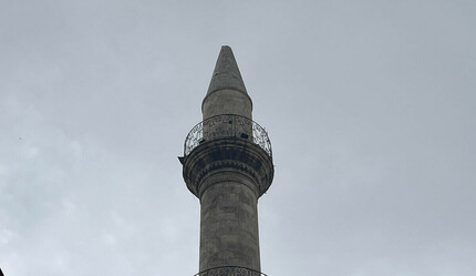Yıldırım isabet eden minare hasar gördü - yasam