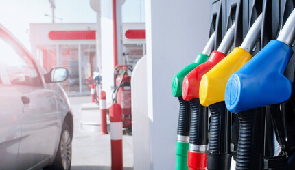 Akaryakıt seçim öncesi sürücüleri sevindirdi: Benzin fiyatına beklenen zam iptal oldu - ekonomi