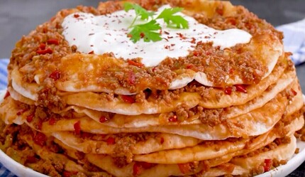 Doyuruculukta sınır tanımıyor! Lahmacunu aratmayan Kayseri Yağlamasının tarifi... - hayatin-icinden