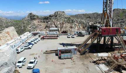 Karadan petrol, denizden gaz fışkırıyor - gundem