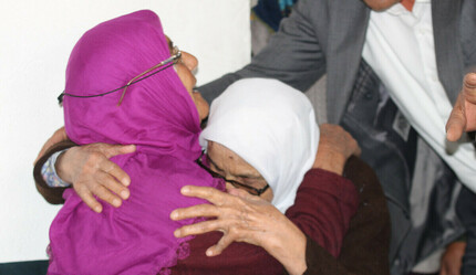 Yıllardır görüşmediği kardeşiyle sandık başında karşılaştı, gözyaşları sel oldu - gundem