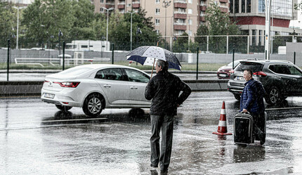 Ankara'yı sağanak vurdu! Araçlar alt geçitlerde kaldı, yollar göle döndü - gundem