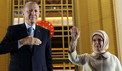 Balkonda her şeyi anlatan bakış: Erdoğan'ın konuşmasından hafızalara kazınan anlar... - gundem