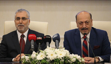 Çalışma Bakanlığı'nda devir teslim gerçekleşti! Emekli olmayı bekleyen EYT'liler için kritik açıklama - gundem