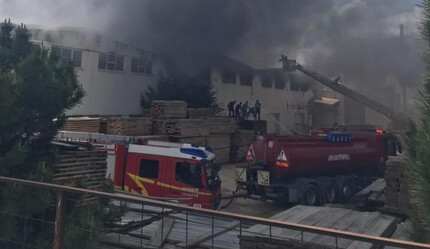 Ankara'da mobilya fabrikasında yangın! 4 kişi dumandan etkilendi - gundem