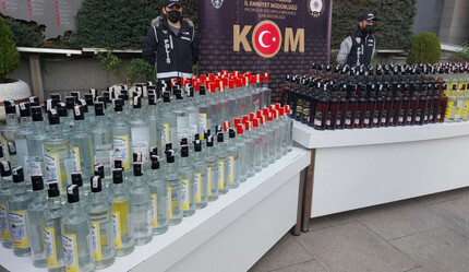 Sahte içki çetesine dev operasyon: Binlerce şişe sahte içki ele geçirildi - gundem