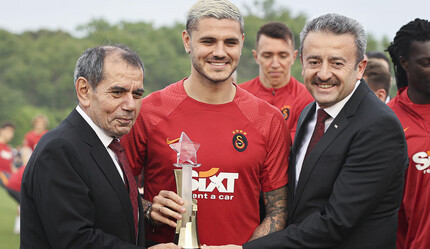 Galatasaraylı taraftarları heyecanlandıran gelişme: Dursun Özbek canlı yayında 2 transfer açıkladı - spor