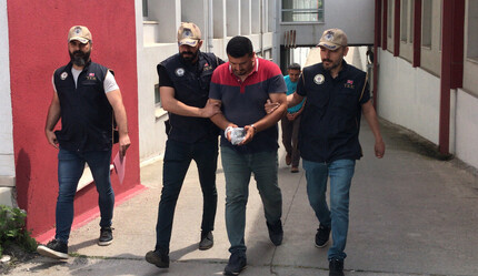 Yurt dışına kaçmaya çalışan 3’ü eski polis 4 FETÖ’cü yakalandı - gundem
