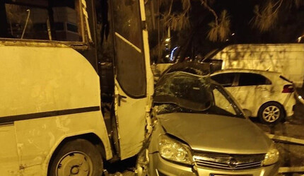 Hatay'da tarım işçilerini taşıyan midibüs ile otomobil çarpıştı: 1 ölü, 24 yaralı - gundem