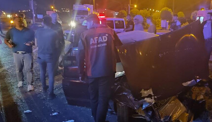 Bitlis'te iki otomobil çarpıştı: 4'ü çocuk 8 yaralı - gundem