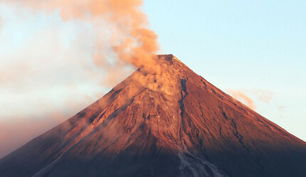 Mayon Yanardağı patladı! Binlerce kişi tahliye edildi - dunya