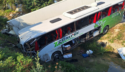 Mersin’de yolcu otobüsü kamyon ve tıra çarptı: Ölü sayısı 2'ye yükseldi - gundem
