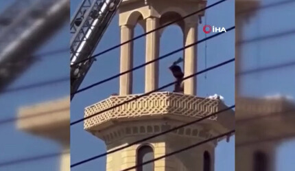 Mısır'da intihar etmek için minareye çıkan genç, döve döve indirildi - gundem