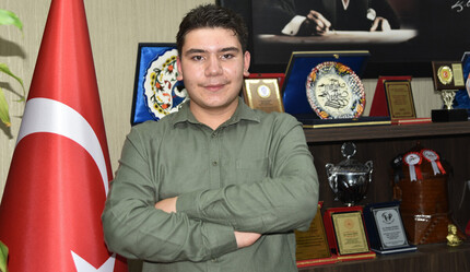 LGS'de 500 tam puan alan Yusuf Arda Akyürek başarısını depremde ölen arkadaşlarına armağan etti - gundem