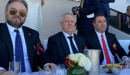 Gazi Koşusu'nu izleyen Aziz Yıldırım'a Veliefendi Hipodromu'nda yoğun destek: Aziz başkan buraya - spor